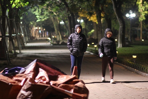 Hà Nội lạnh cắt da cắt thịt, những khung hình ghi lúc 4h sáng